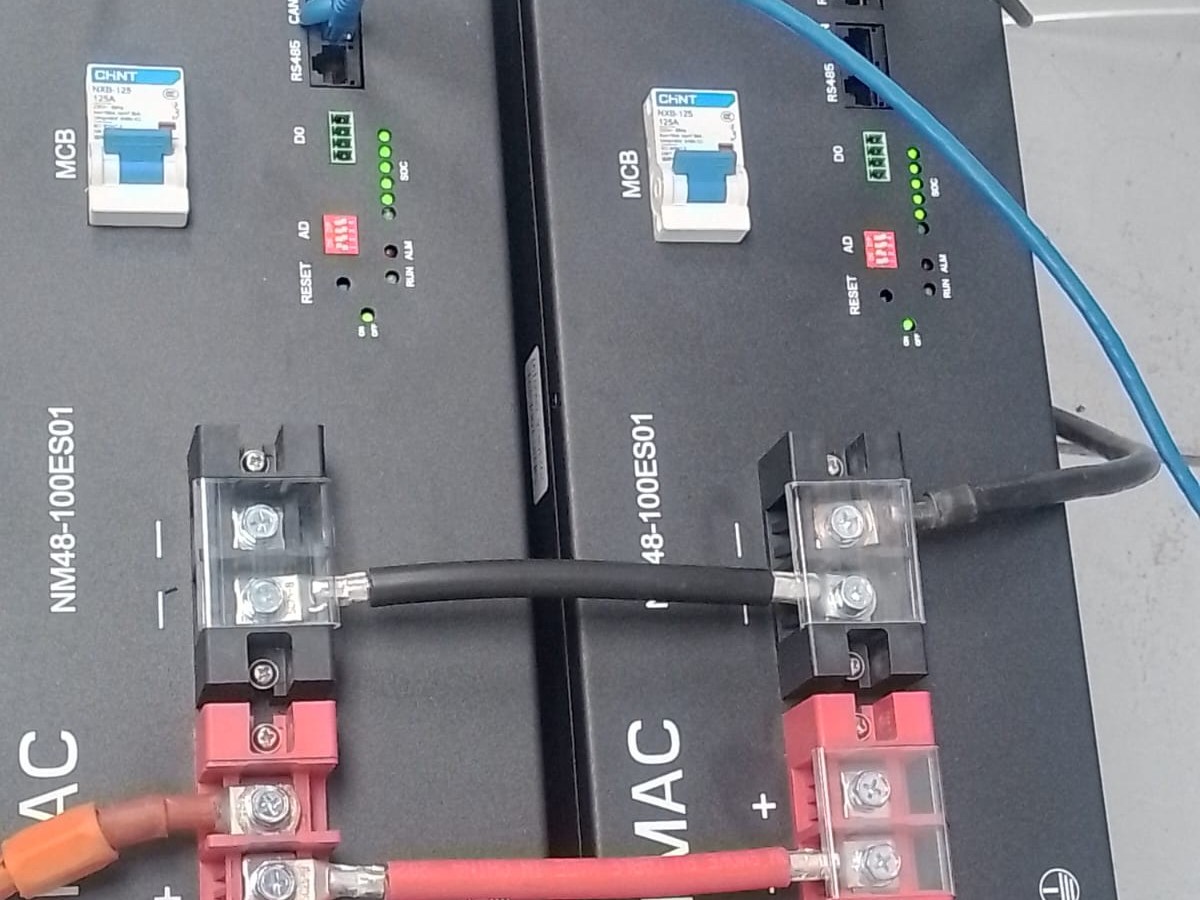 Banco de baterías NIMAC de 15.36 kWh instalado